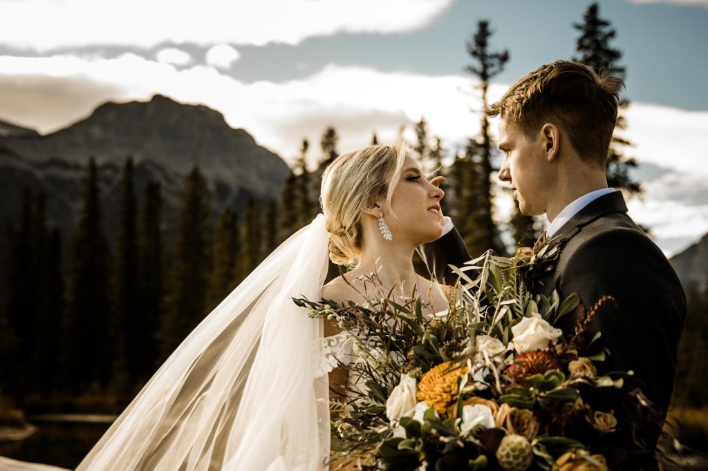 Calgary and Canmore wedding photographer, photography during a wedding at the Bear and Bison Inn in Canmore in the mountains