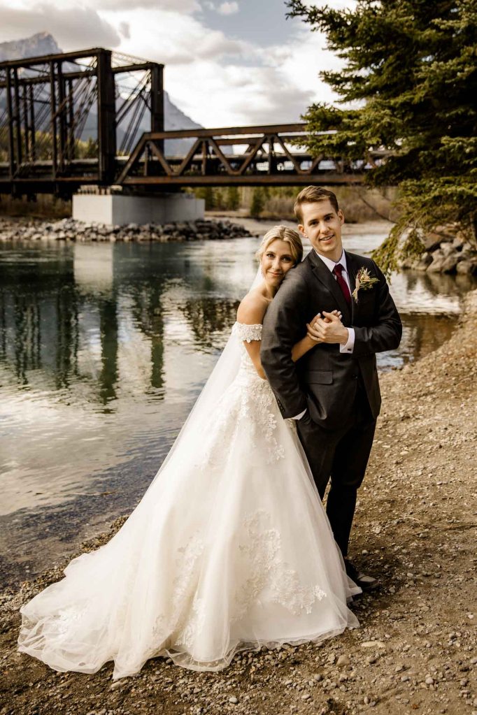 Calgary and Canmore wedding photographer, photography during a wedding at the Bear and Bison Inn in Canmore in the mountains