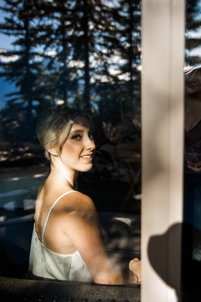 Calgary and Canmore wedding photographer, photography during a wedding at the Bear and Bison Inn in Canmore in the mountains