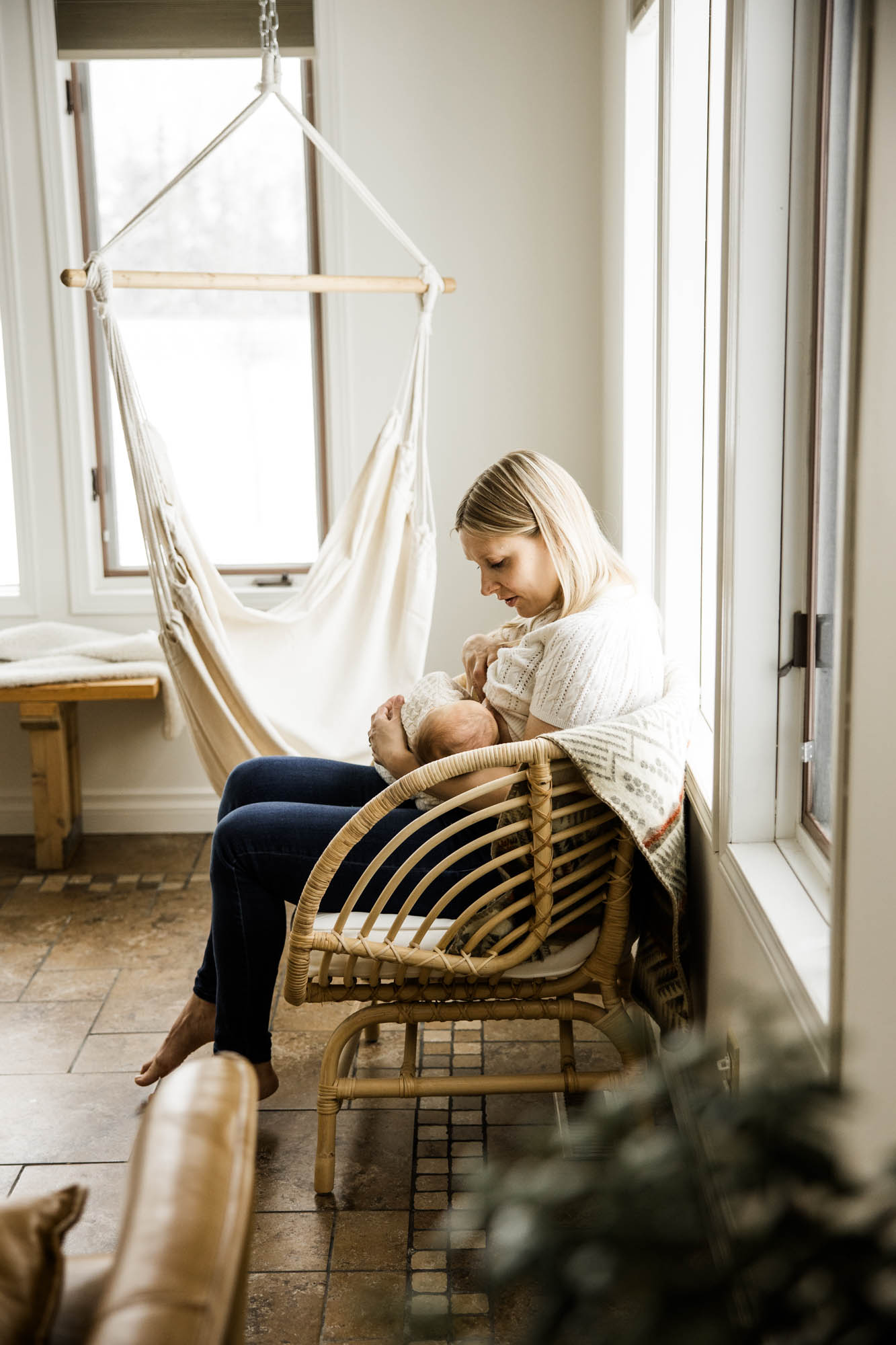Calgary lifestyle newborn and maternity photographer, family in their home during a newborn photo session with their new baby, lifestyle photos and posed basket photos