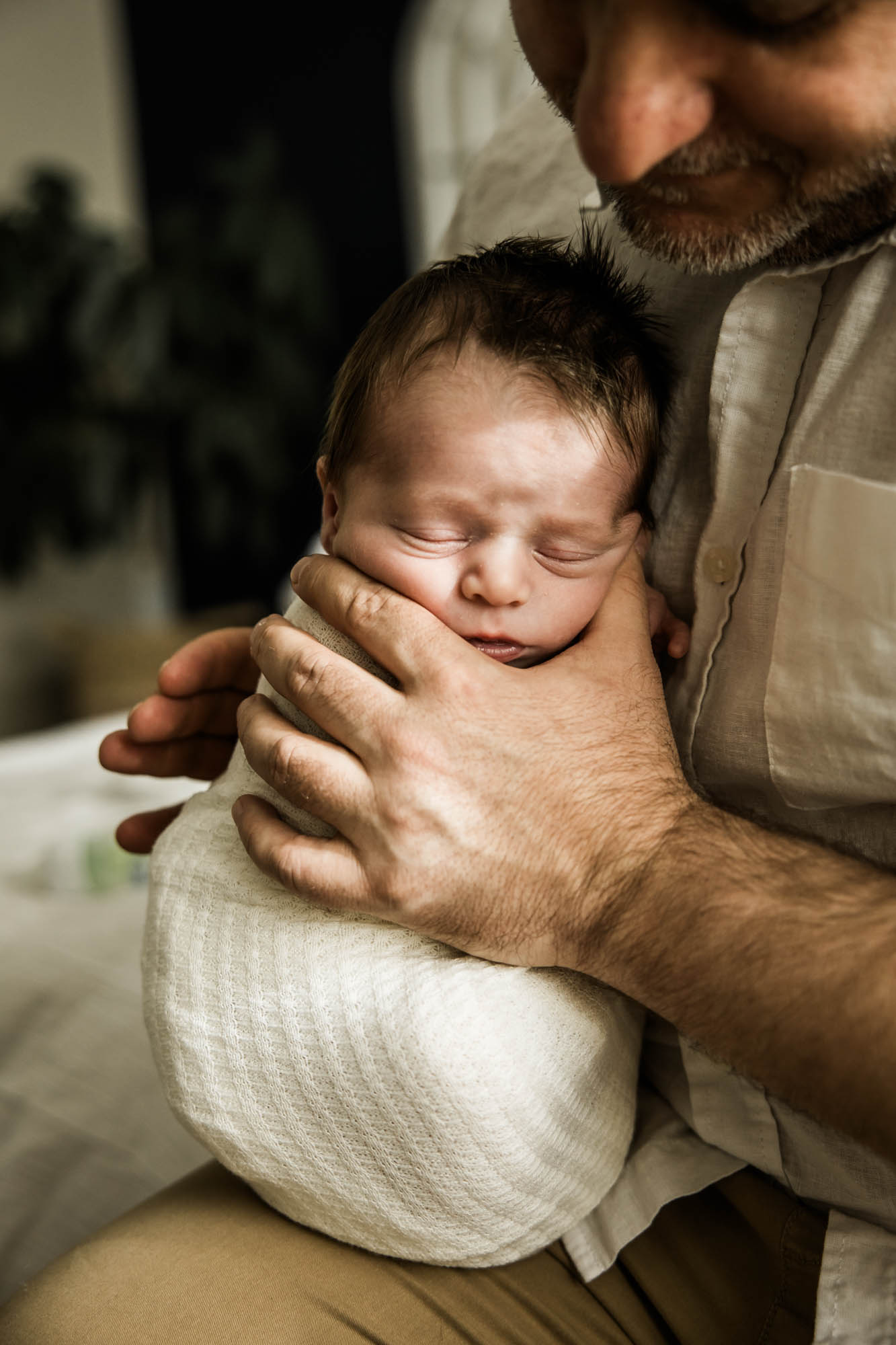 Calgary lifestyle newborn and maternity photographer, family in their home during a newborn photo session with their new baby, lifestyle photos and posed basket photos