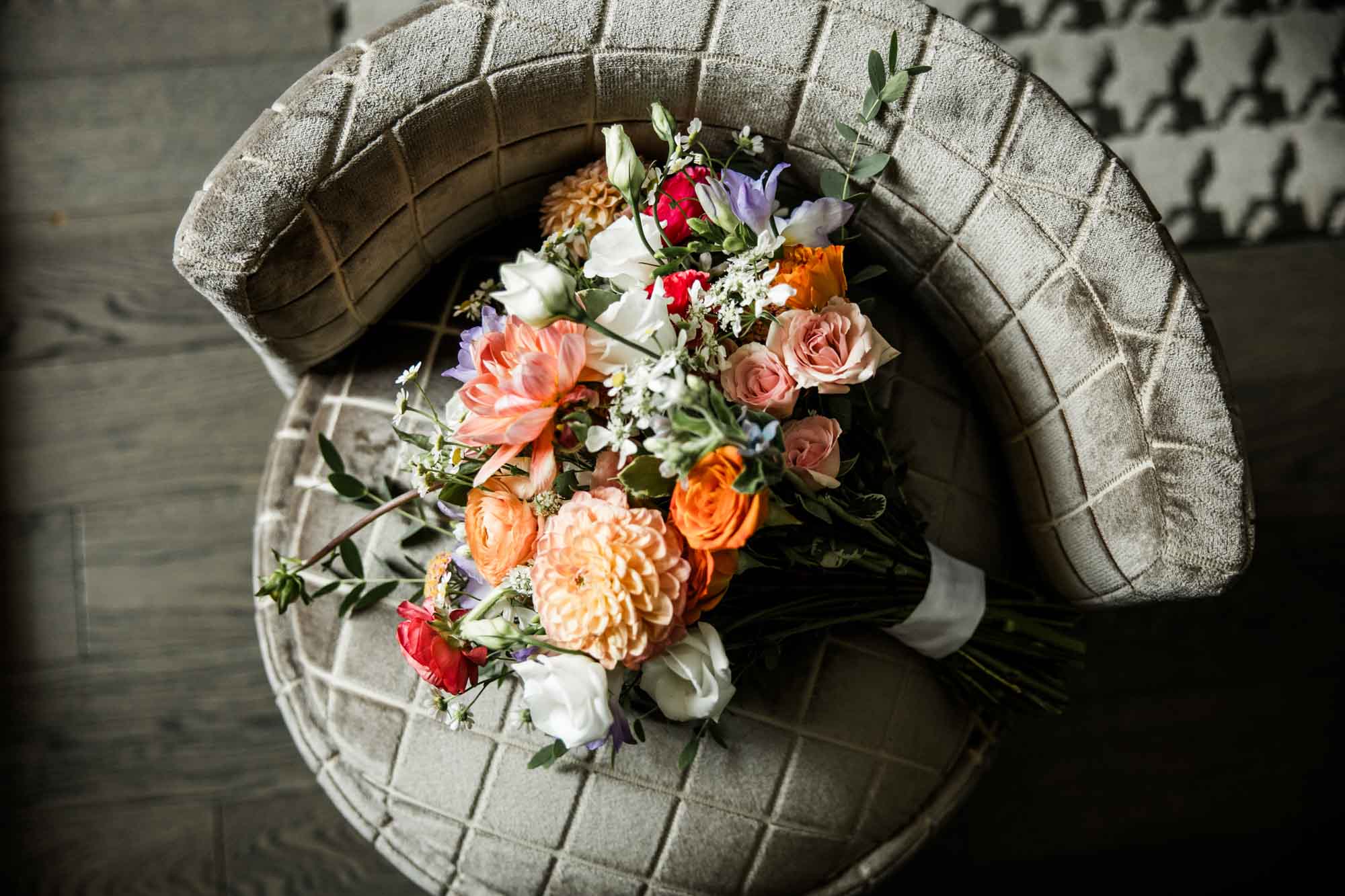 Calgary wedding photographer, wedding at the Nash in Inglewwod, Off cut bar, candid, warm and vibrant micro wedding in a restaurant by Valerie Richer Photography