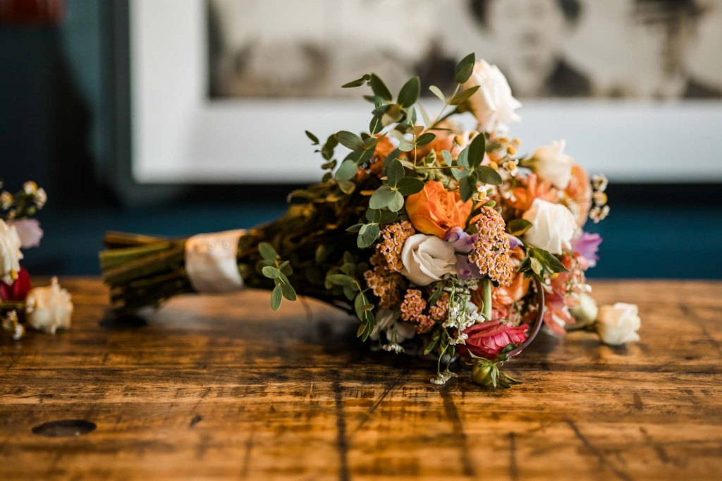 Calgary wedding photographer, wedding at the Nash in Inglewwod, Off cut bar, candid, warm and vibrant micro wedding in a restaurant by Valerie Richer Photography