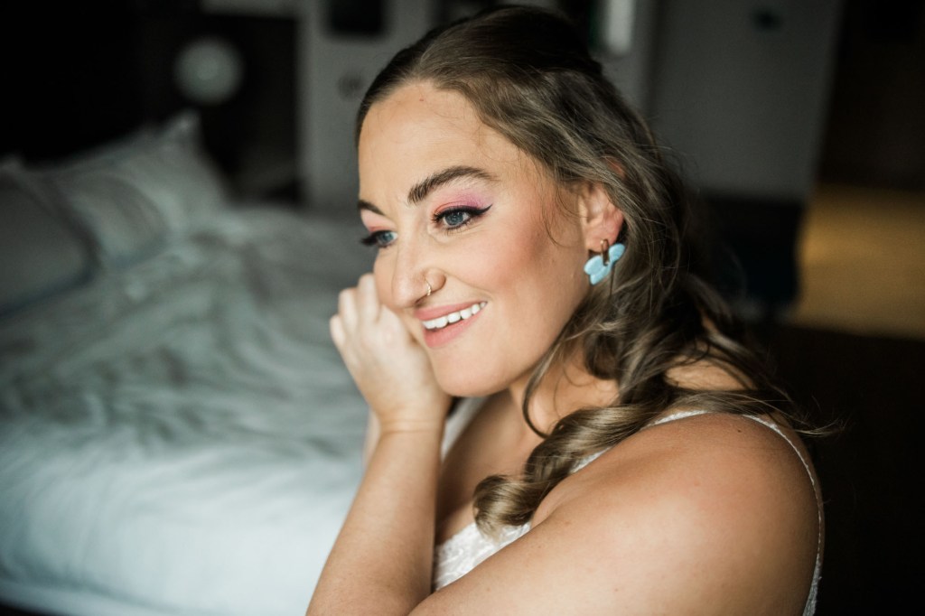 Calgary wedding photographer, wedding at the Nash in Inglewwod, Off cut bar, candid, warm and vibrant micro wedding in a restaurant by Valerie Richer Photography