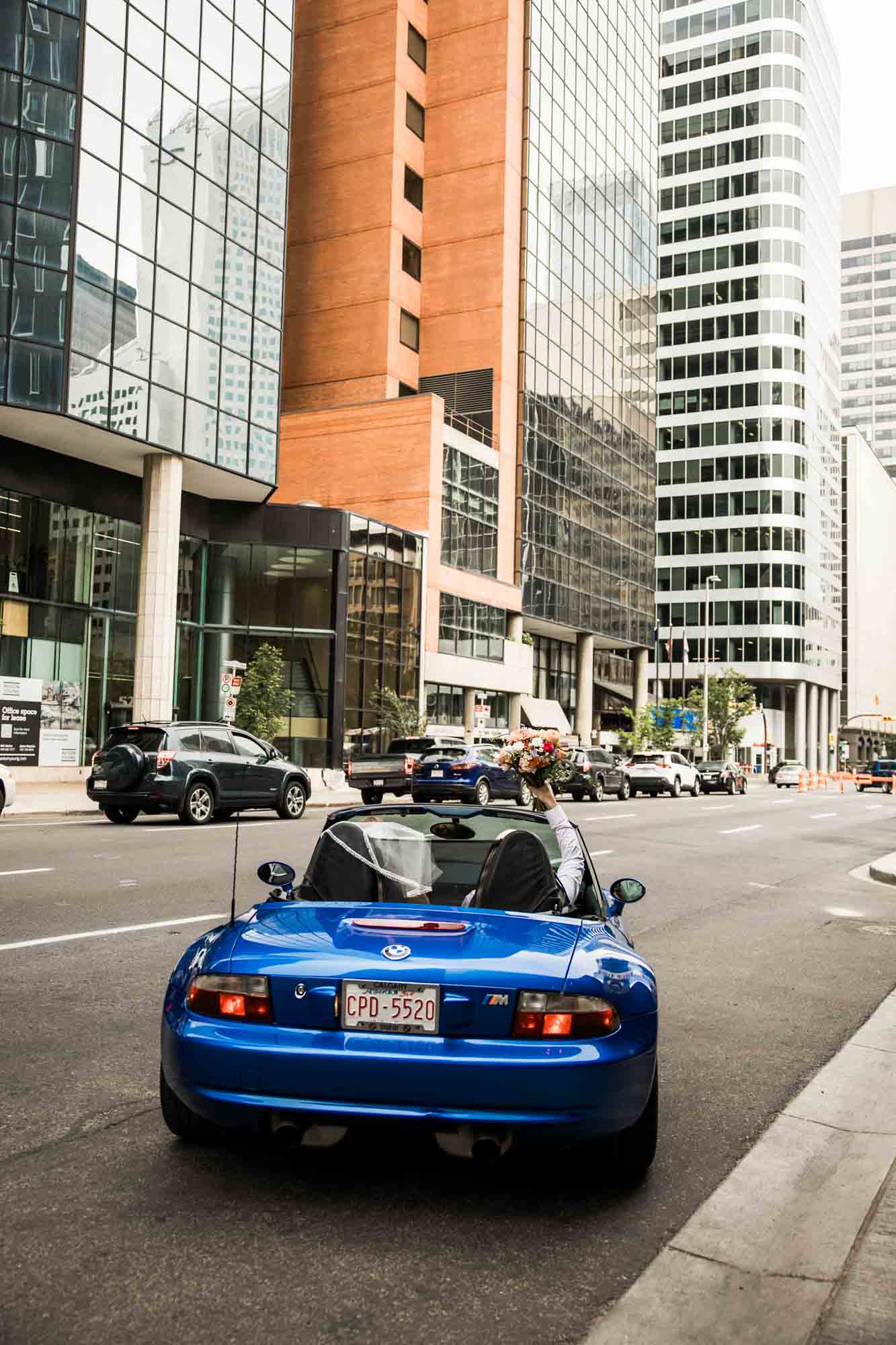 Calgary wedding photographer, wedding at the Nash in Inglewwod, Off cut bar, candid, warm and vibrant micro wedding in a restaurant by Valerie Richer Photography