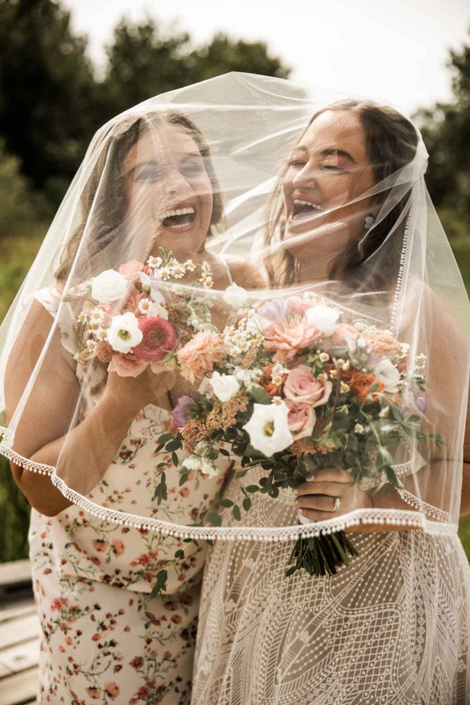 Calgary wedding photographer, wedding at the Nash in Inglewwod, Off cut bar, candid, warm and vibrant micro wedding in a restaurant by Valerie Richer Photography