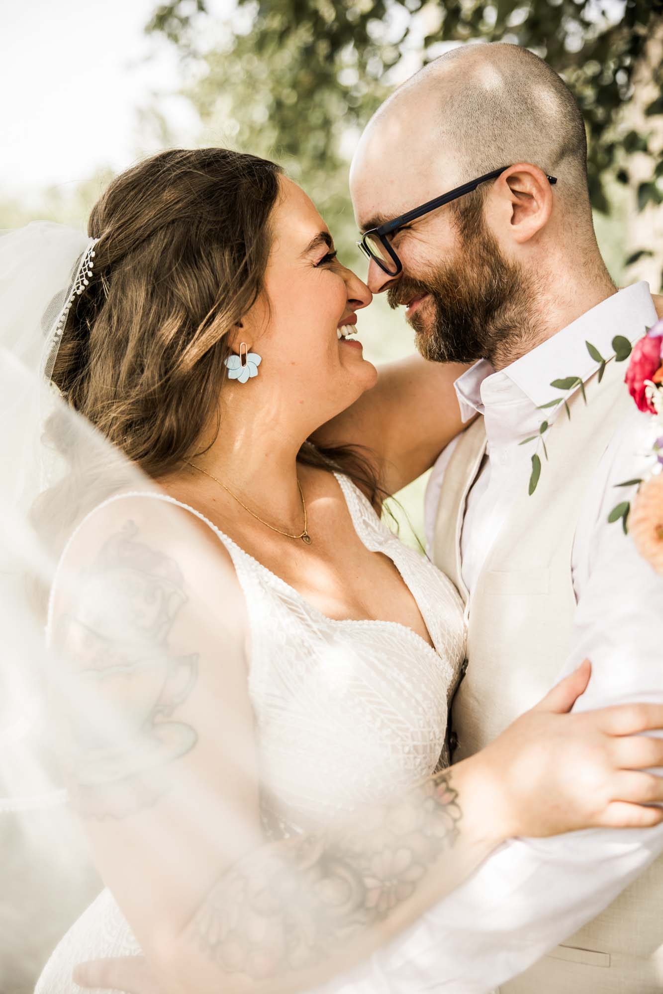 Calgary wedding photographer, wedding at the Nash in Inglewwod, Off cut bar, candid, warm and vibrant micro wedding in a restaurant by Valerie Richer Photography