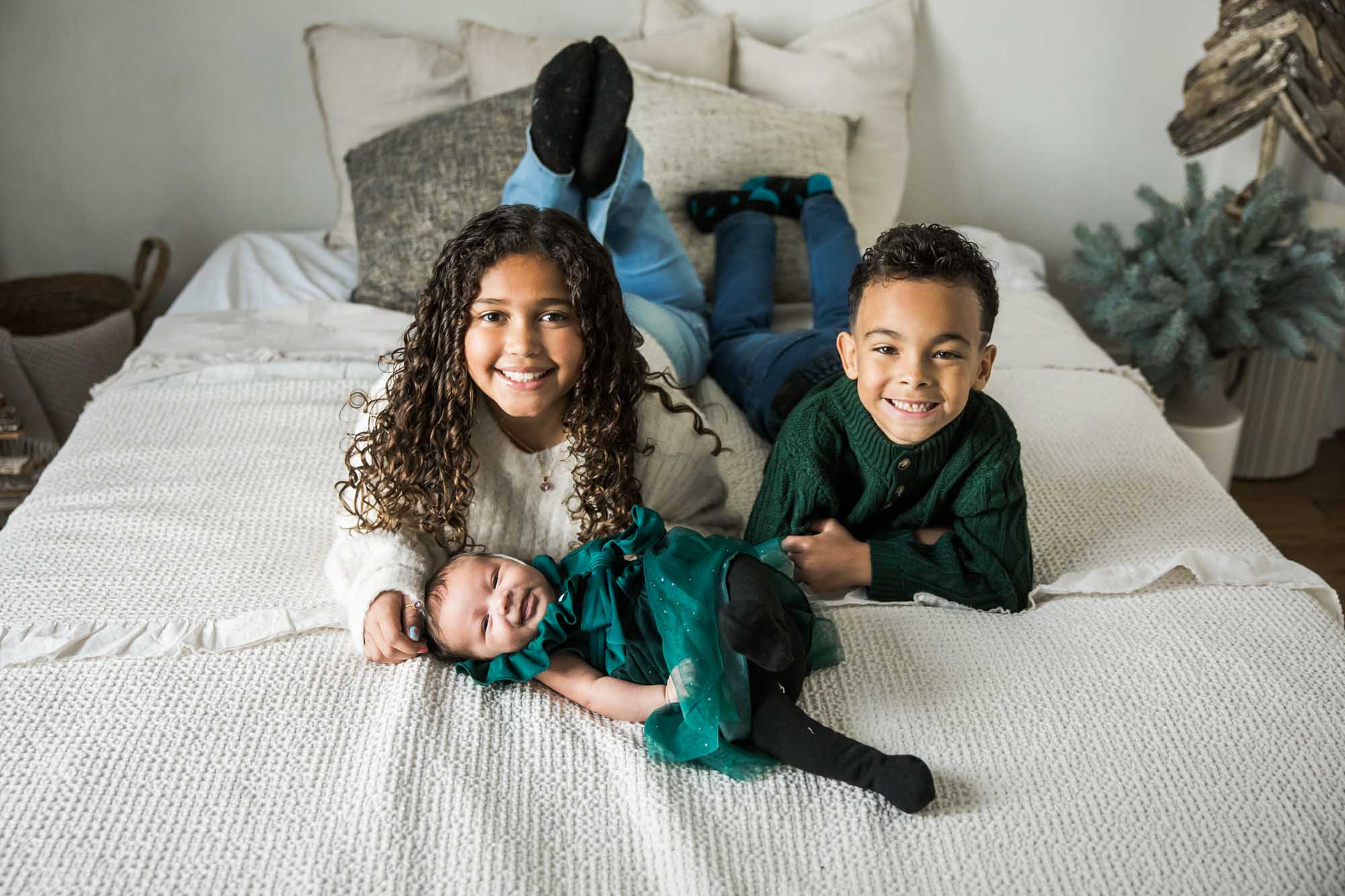 Calgary fmaily photographer, Christmas mini sessions photoshoots in a studio