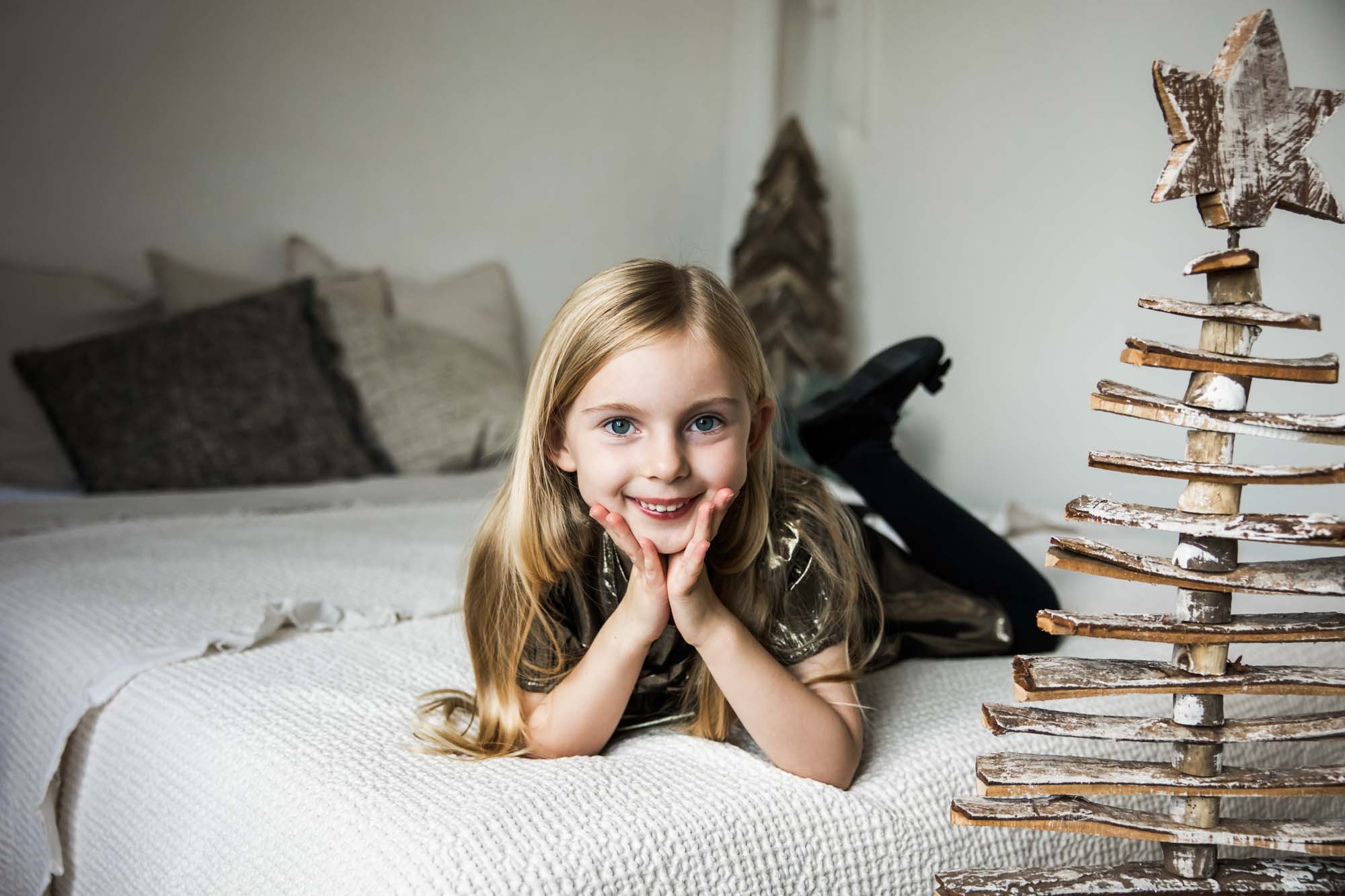 Calgary fmaily photographer, Christmas mini sessions photoshoots in a studio