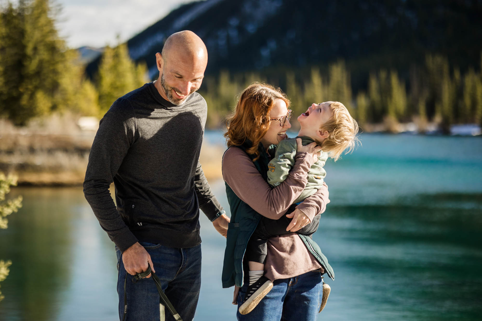 Calgary and Kananaskis mini sessions, photoshoot, photographer, family in the mountains during a mini session