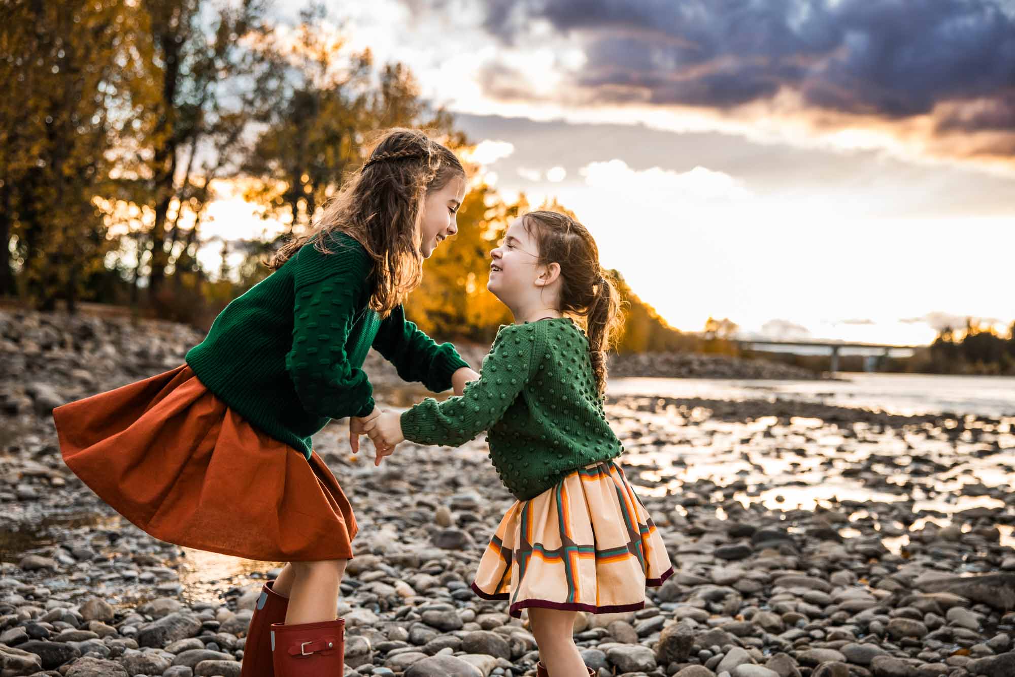Calgary and Kananaskis mini sessions, photoshoot, photographer, family at Bowness Park during a mini session