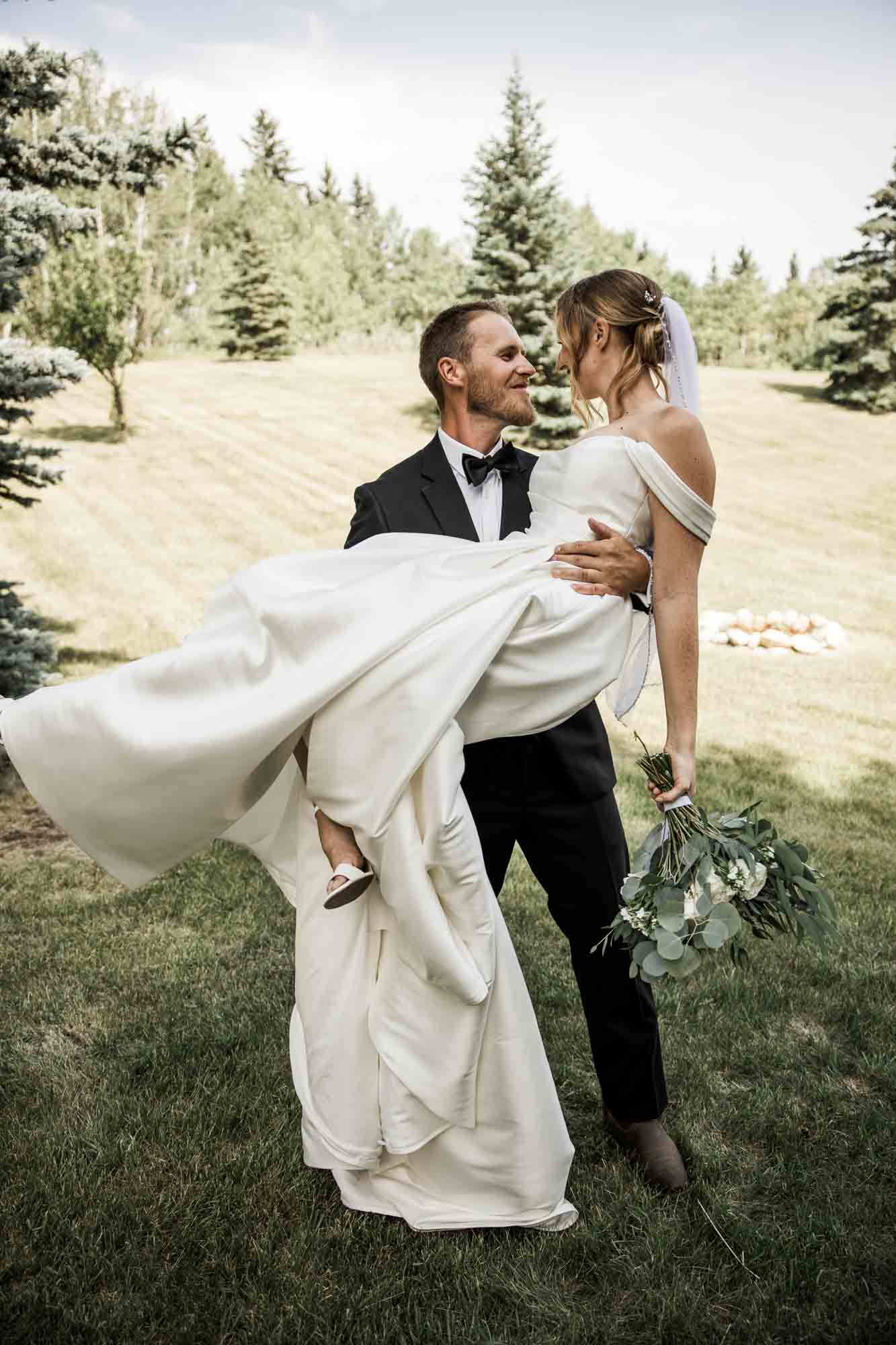 Calgary, Banff, Canmore wedding photographer, intimate, documentary style wedding photography, micro, backyard