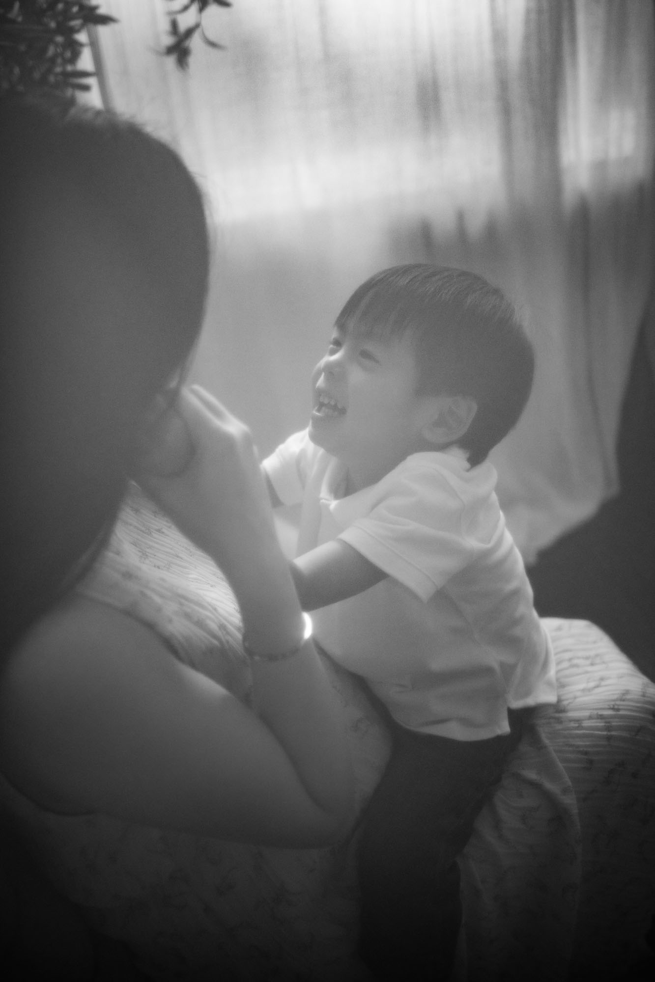 Calgary photographer, maternity and newborn photoshoot, storytelling, candid, studio session, creative, editorial and vintage