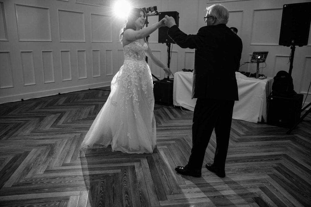 Calgary wedding photographer, bride and groom on their wedding day at Flores and Pine in Bearspaw Alberta, storytelling, candid, warm, editorial wedding photography