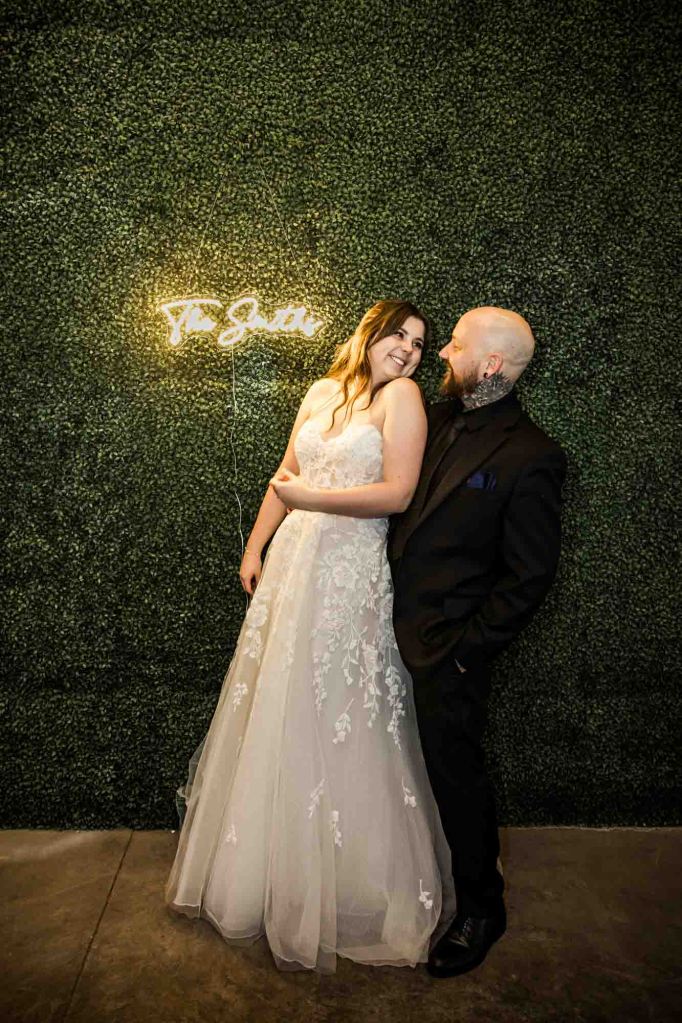 Calgary wedding photographer, bride and groom on their wedding day at Flores and Pine in Bearspaw Alberta, storytelling, candid, warm, editorial wedding photography