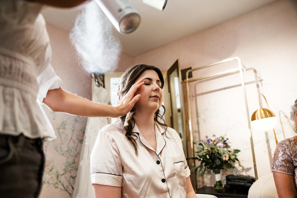 Calgary wedding photographer, bride and groom on their wedding day at Flores and Pine in Bearspaw Alberta, storytelling, candid, warm, editorial wedding photography