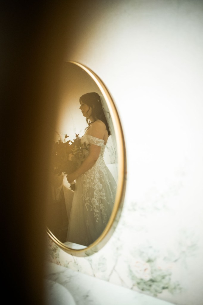 Calgary wedding photographer, bride and groom on their wedding day at Flores and Pine in Bearspaw Alberta, storytelling, candid, warm, editorial wedding photography