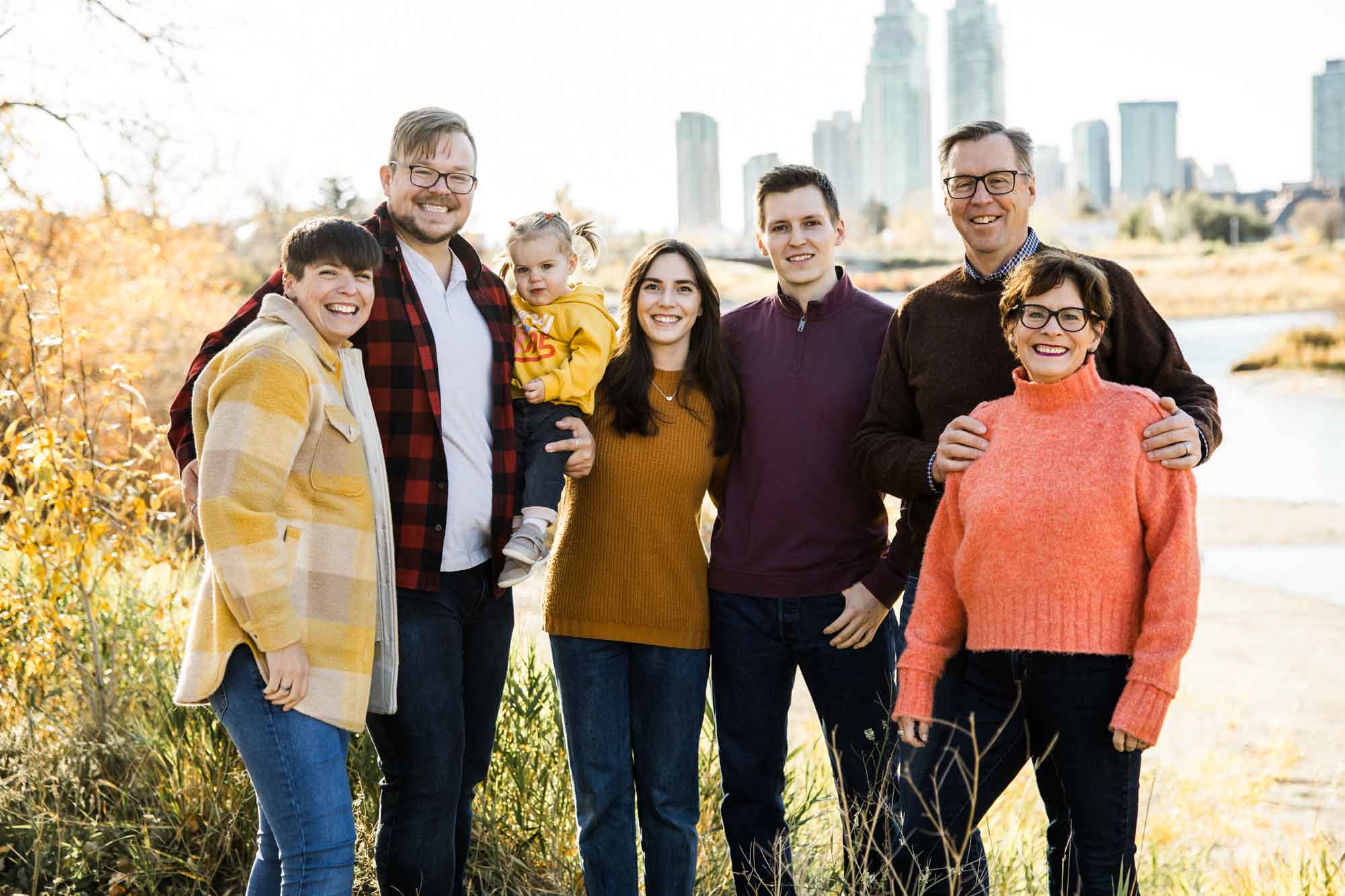 Calgary family photographer, extended large family photoshoot at St Patrick's Island, downtown, East Village, lifestyle, storytelling, candid