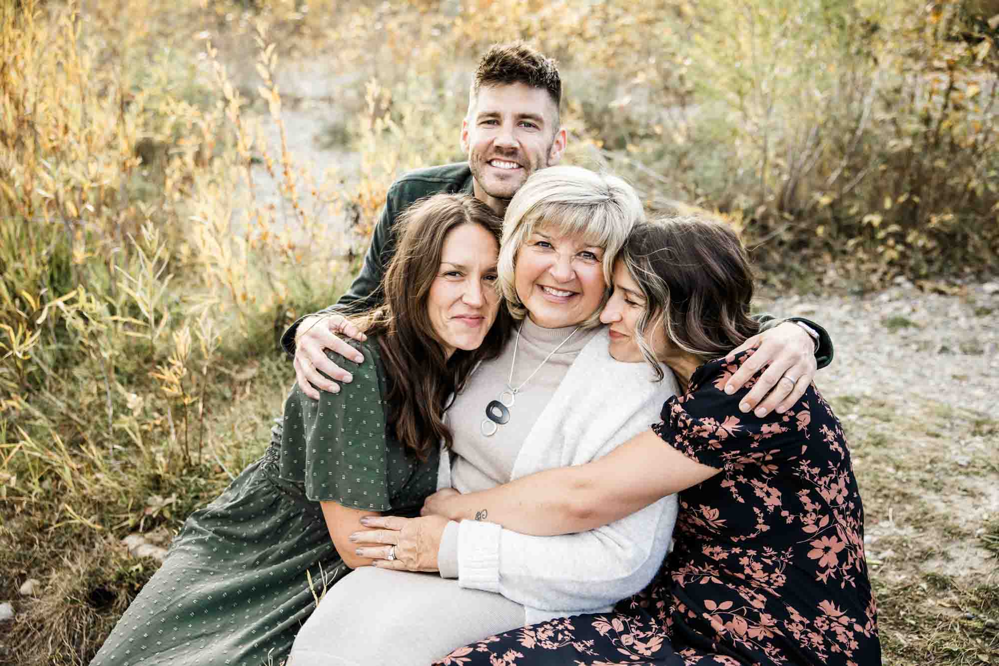 Calgary family photographer, extended large family photoshoot at Fish Creek Provincial Park, lifestyle, storytelling, candid