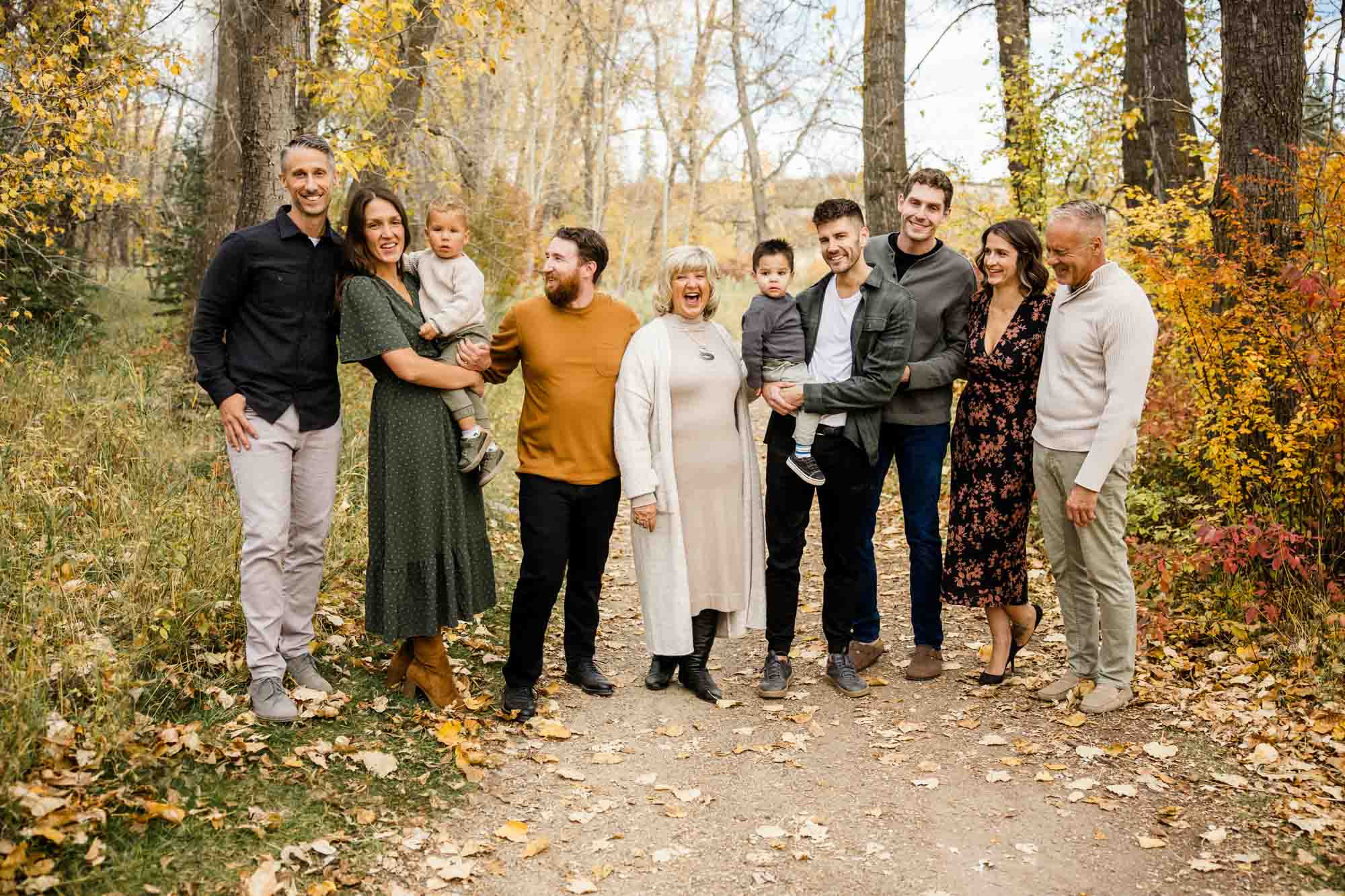 Calgary family photographer, extended large family photoshoot at Fish Creek Provincial Park, lifestyle, storytelling, candid