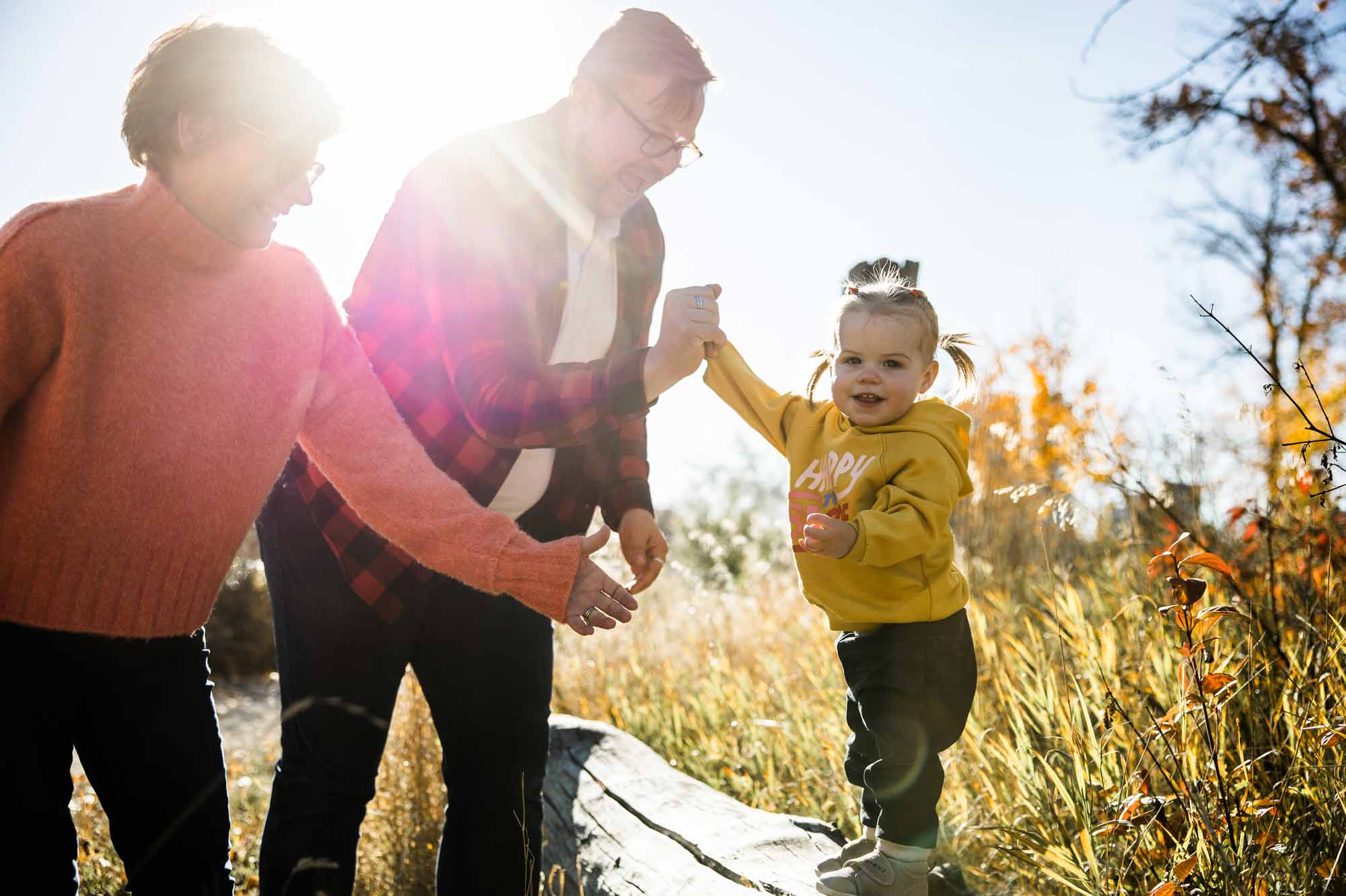 Calgary family photographer, extended large family photoshoot at St Patrick's Island, downtown, East Village, lifestyle, storytelling, candid