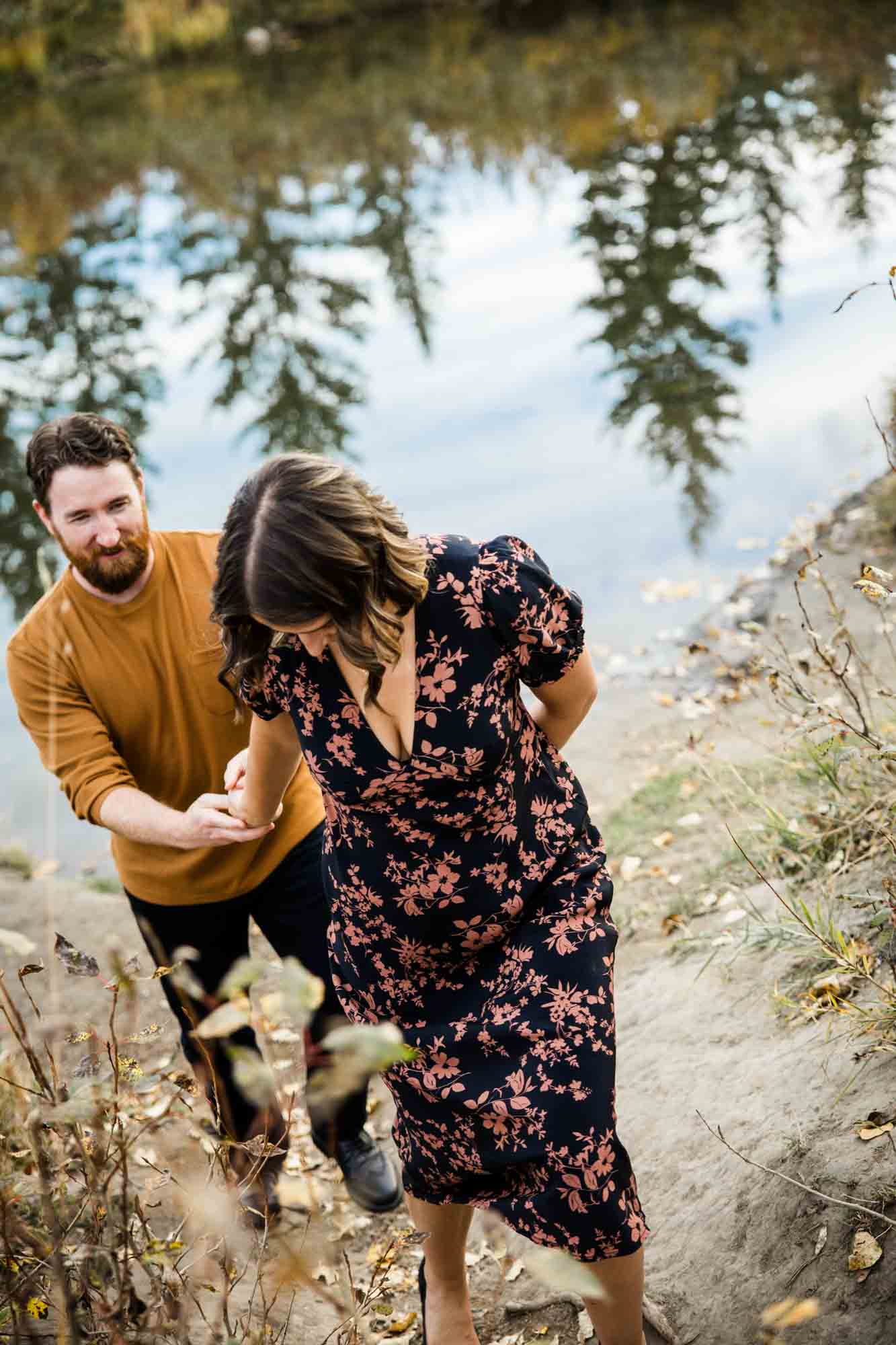 Calgary family photographer, extended large family photoshoot at Fish Creek Provincial Park, lifestyle, storytelling, candid