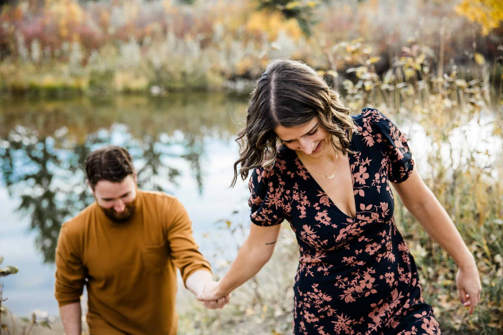 Calgary family photographer, extended large family photoshoot at Fish Creek Provincial Park, lifestyle, storytelling, candid