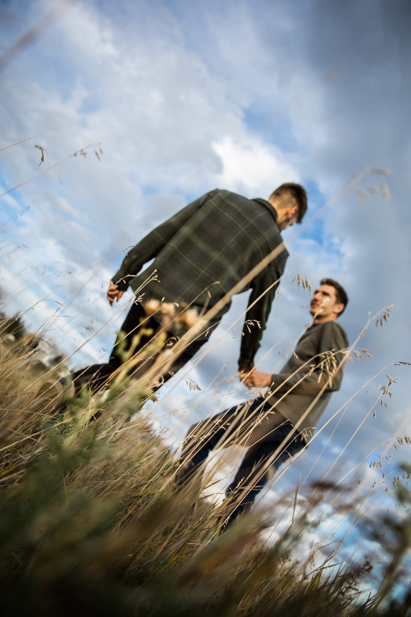 Calgary family photographer, extended large family photoshoot at Fish Creek Provincial Park, lifestyle, storytelling, candid