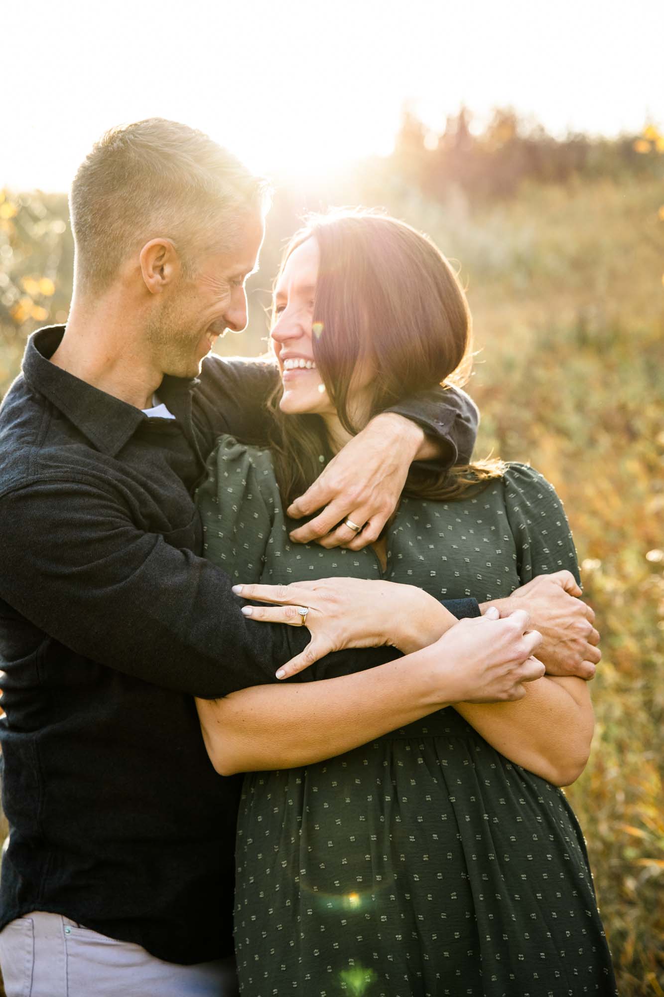 Calgary family photographer, extended large family photoshoot at Fish Creek Provincial Park, lifestyle, storytelling, candid