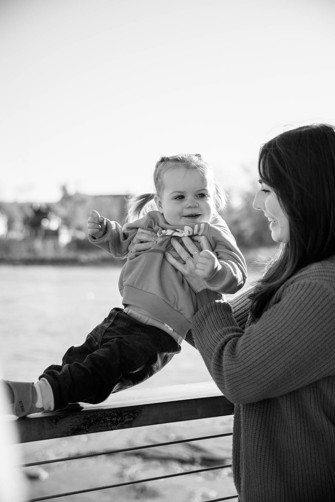 Calgary family photographer, extended large family photoshoot at St Patrick's Island, downtown, East Village, lifestyle, storytelling, candid