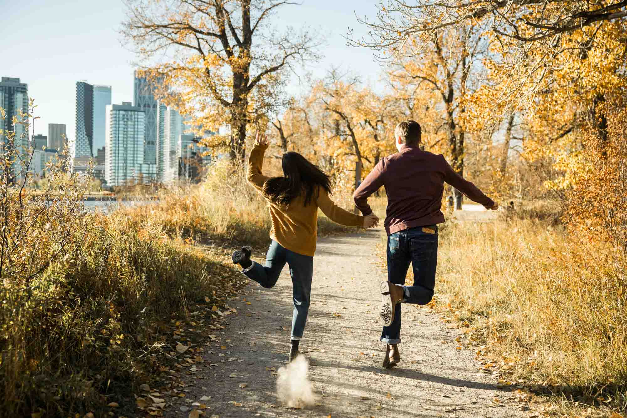 Calgary family photographer, extended large family photoshoot at St Patrick's Island, downtown, East Village, lifestyle, storytelling, candid