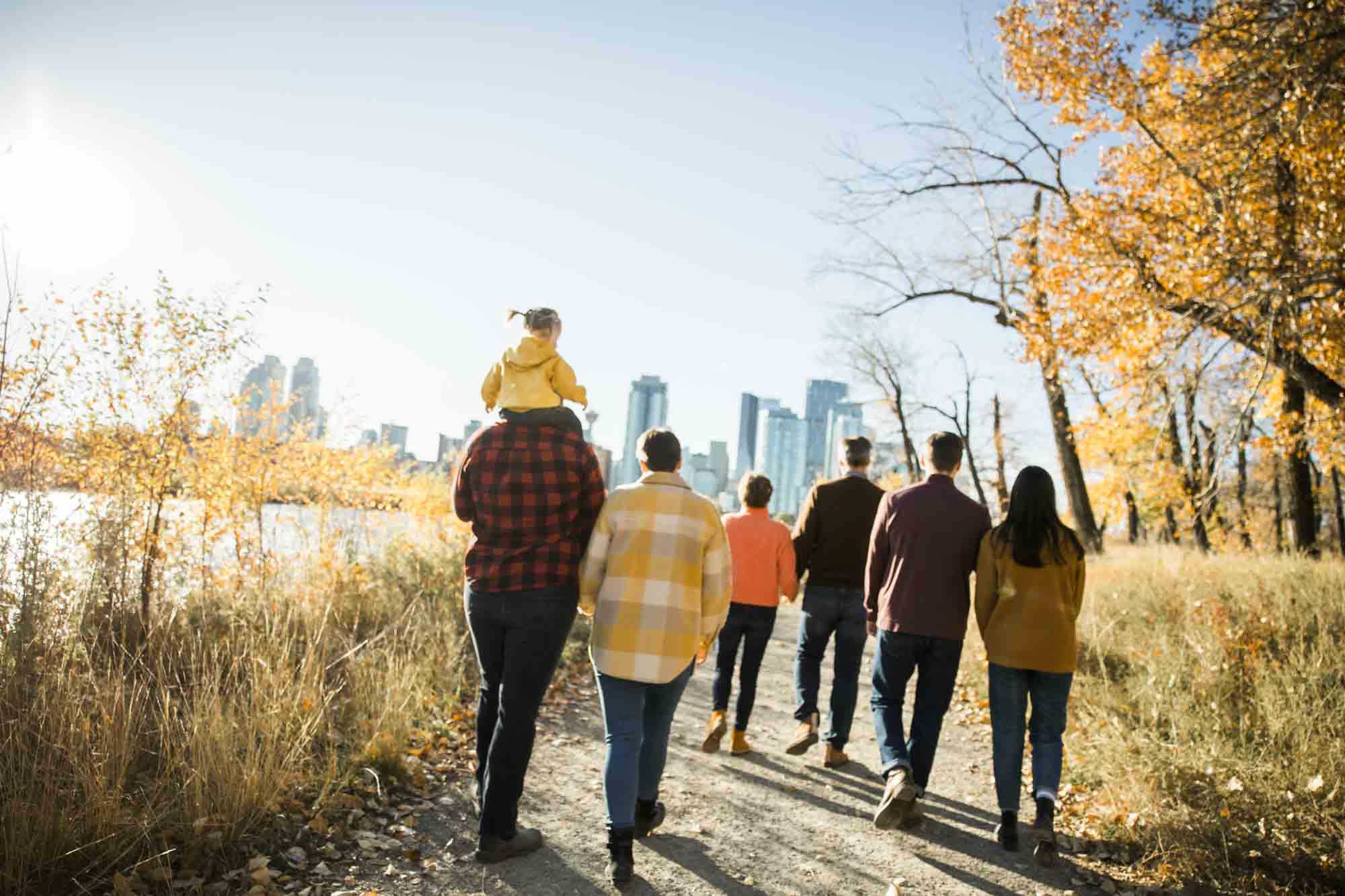 Calgary family photographer, extended large family photoshoot at St Patrick's Island, downtown, East Village, lifestyle, storytelling, candid