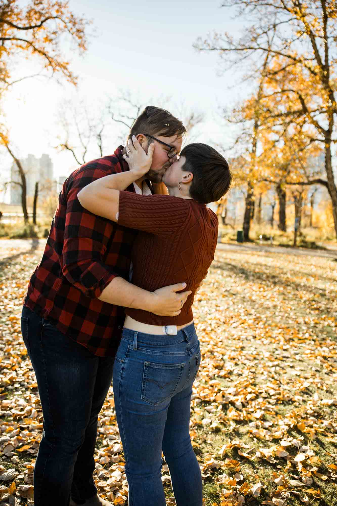 Calgary family photographer, extended large family photoshoot at St Patrick's Island, downtown, East Village, lifestyle, storytelling, candid
