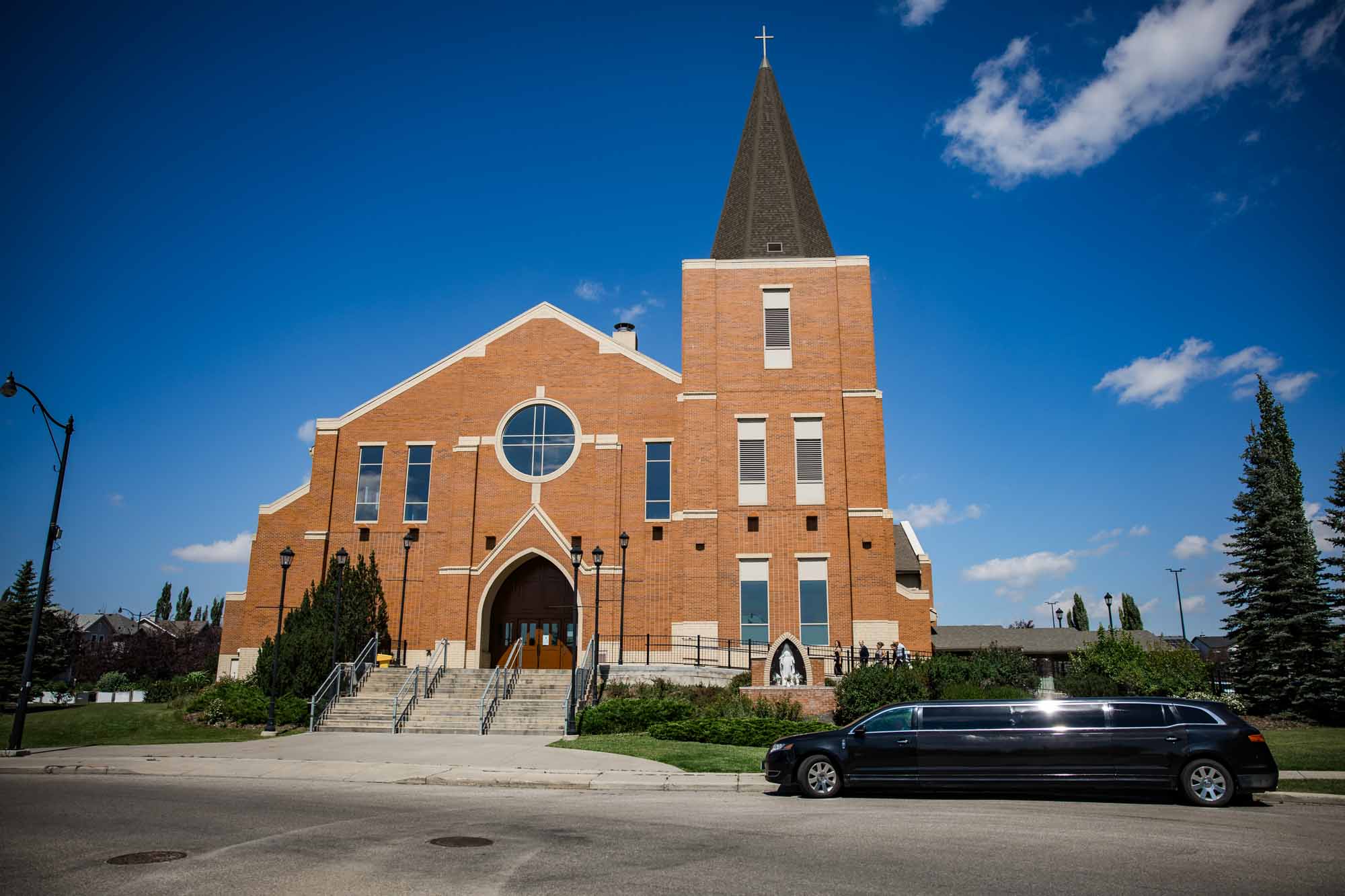Calgary wedding photographer, wedding photography at the Lake House restaurant after a church ceremony and bridal portraits at Lake Bonavista. Photos captured in a candid, storytelling, documentary style