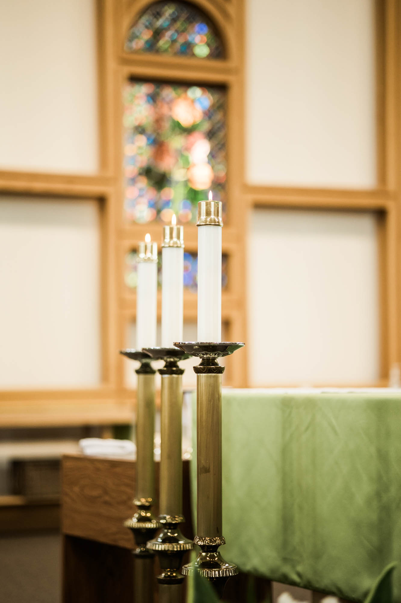 Calgary wedding photographer, wedding photography at the Lake House restaurant after a church ceremony and bridal portraits at Lake Bonavista. Photos captured in a candid, storytelling, documentary style