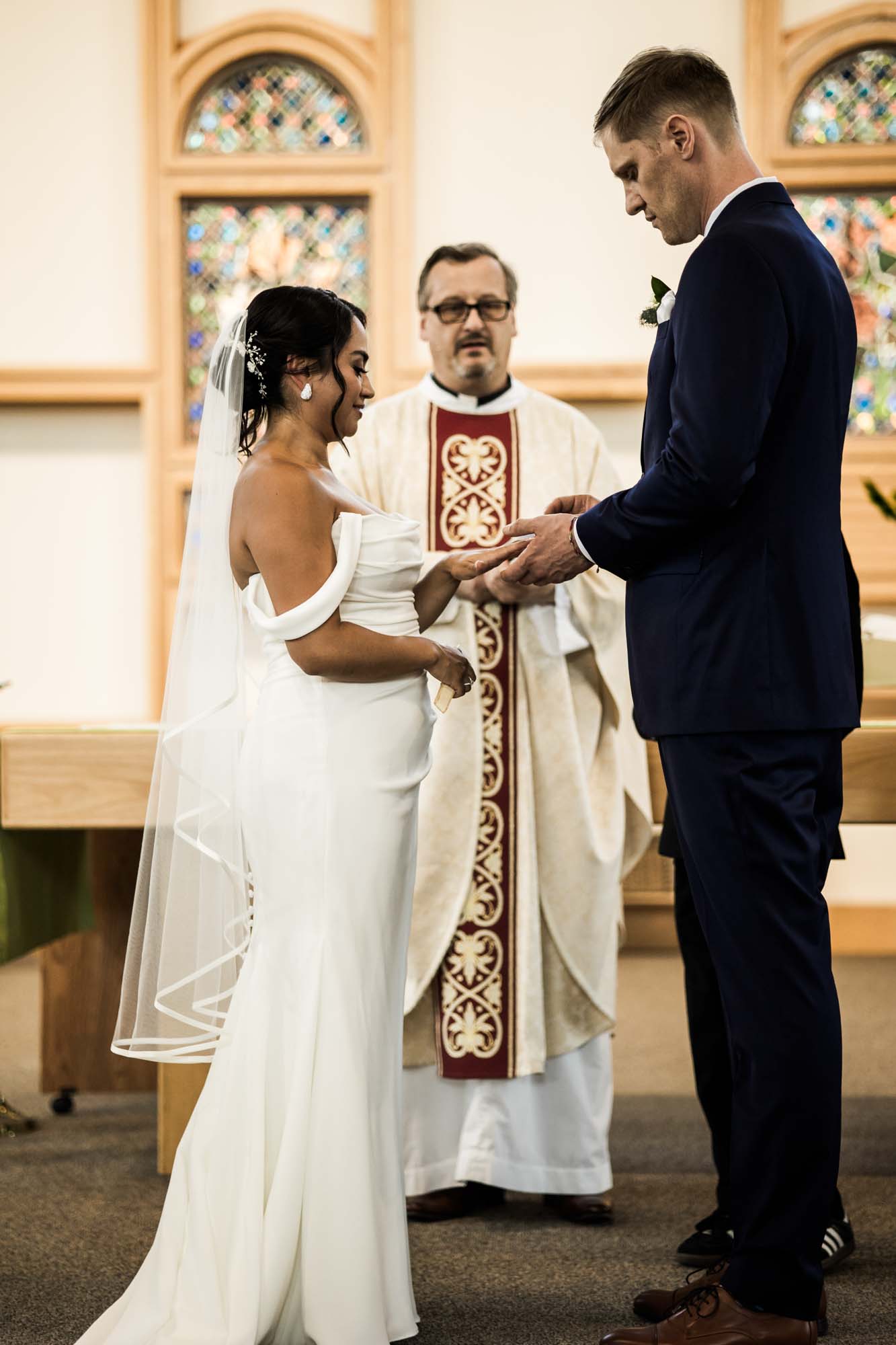 Calgary wedding photographer, wedding photography at the Lake House restaurant after a church ceremony and bridal portraits at Lake Bonavista. Photos captured in a candid, storytelling, documentary style