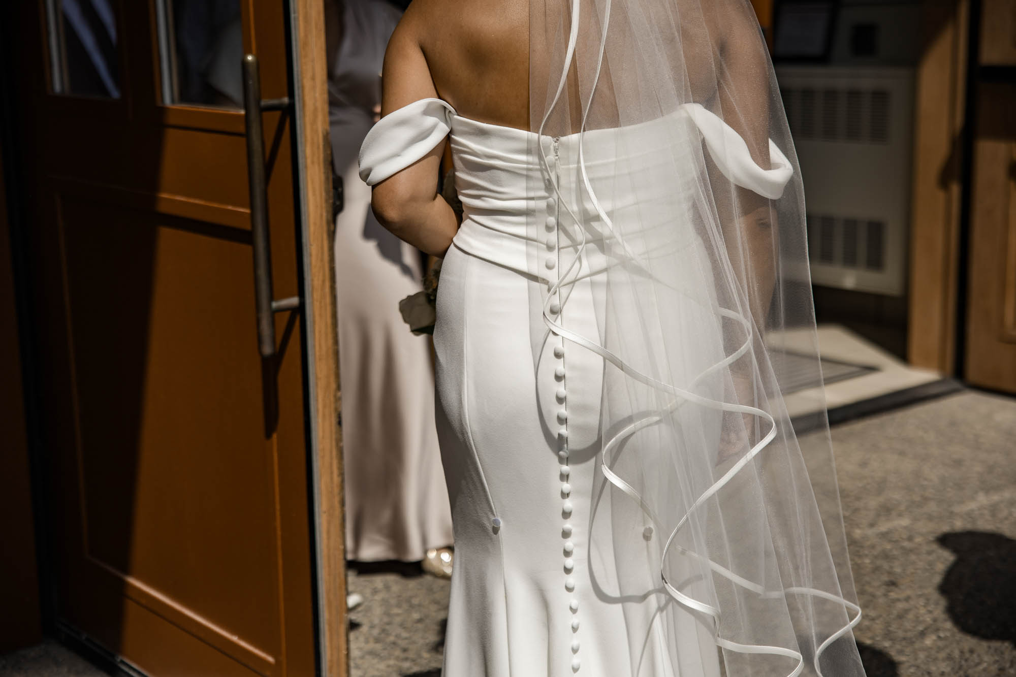 Calgary wedding photographer, wedding photography at the Lake House restaurant after a church ceremony and bridal portraits at Lake Bonavista. Photos captured in a candid, storytelling, documentary style