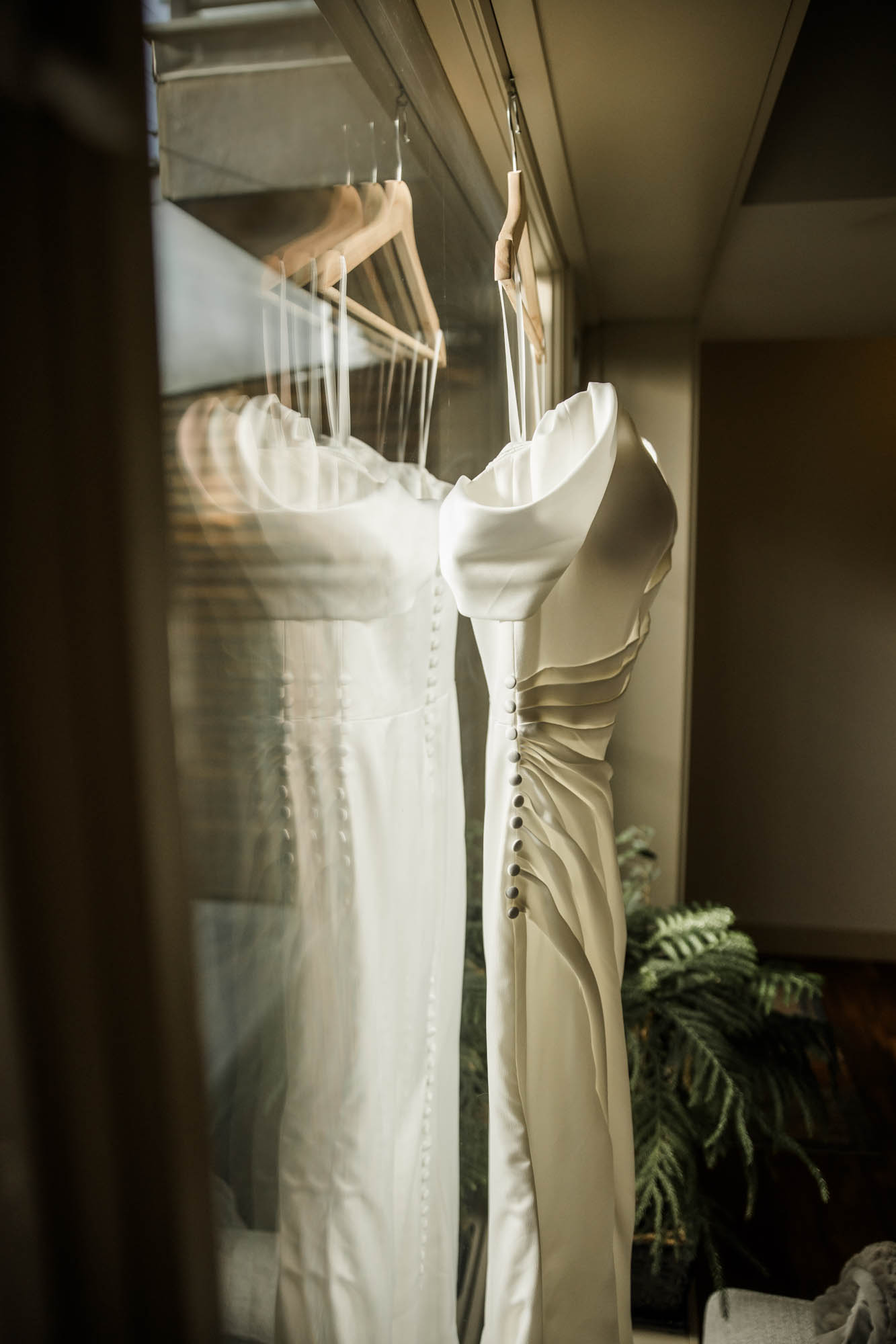 Calgary wedding photographer, bride getting ready on her wedding day, candid, documentary, storytelling photography