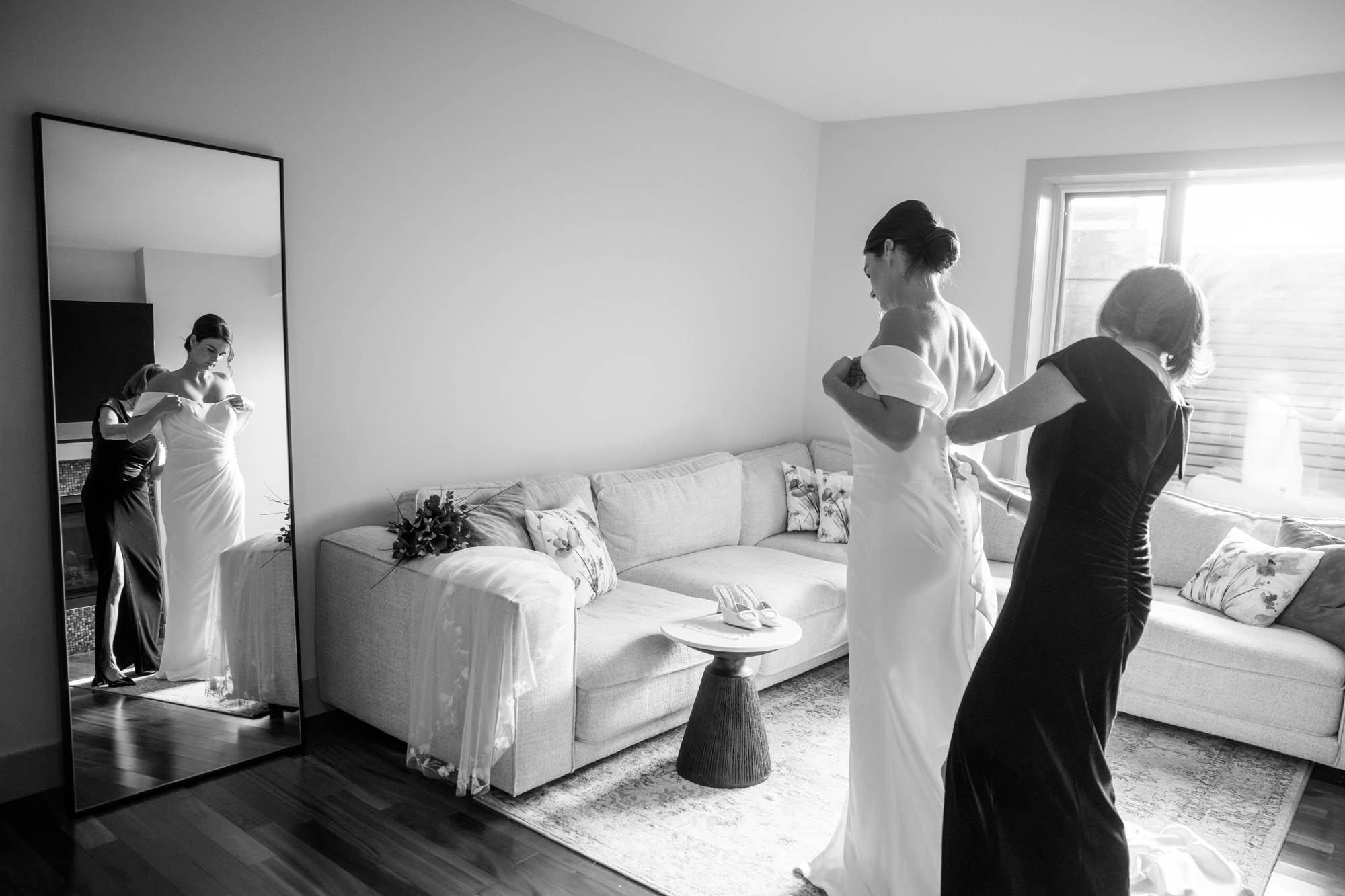 Calgary wedding photographer, bride getting ready on her wedding day, candid, documentary, storytelling photography