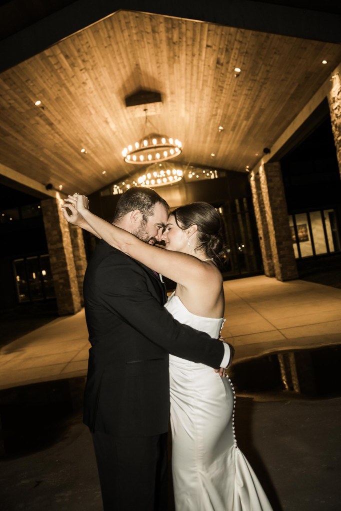 Calgary wedding photographer, bride and groom on their wedding day at the Mickelson National Golf Club reception, candid, documentary, storytelling photography