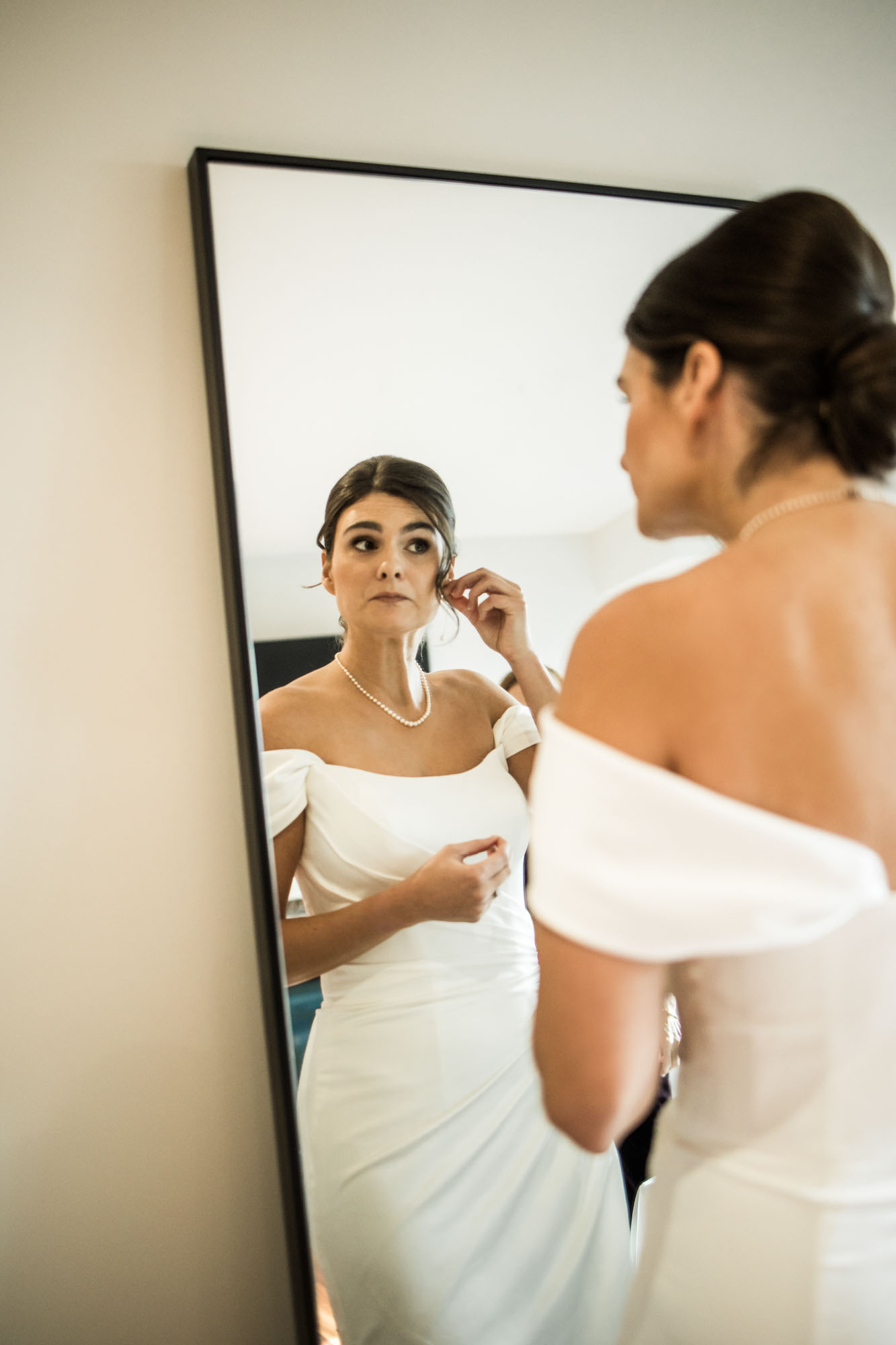 Calgary wedding photographer, bride getting ready on her wedding day, candid, documentary, storytelling photography