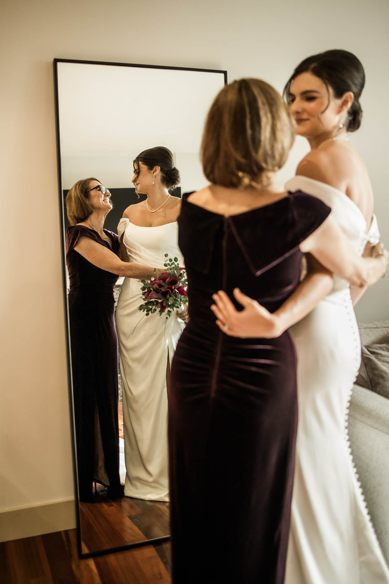 Calgary wedding photographer, bride getting ready on her wedding day, candid, documentary, storytelling photography