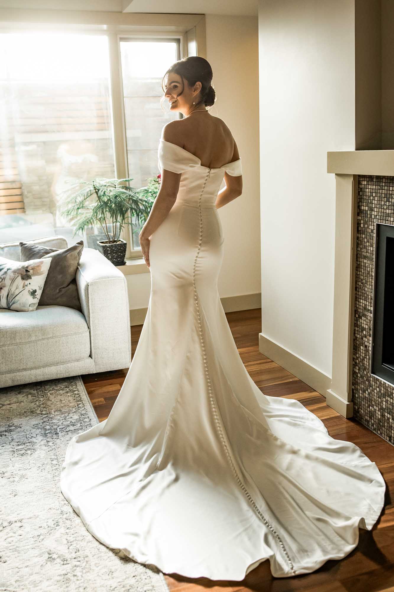 Calgary wedding photographer, bride getting ready on her wedding day, candid, documentary, storytelling photography