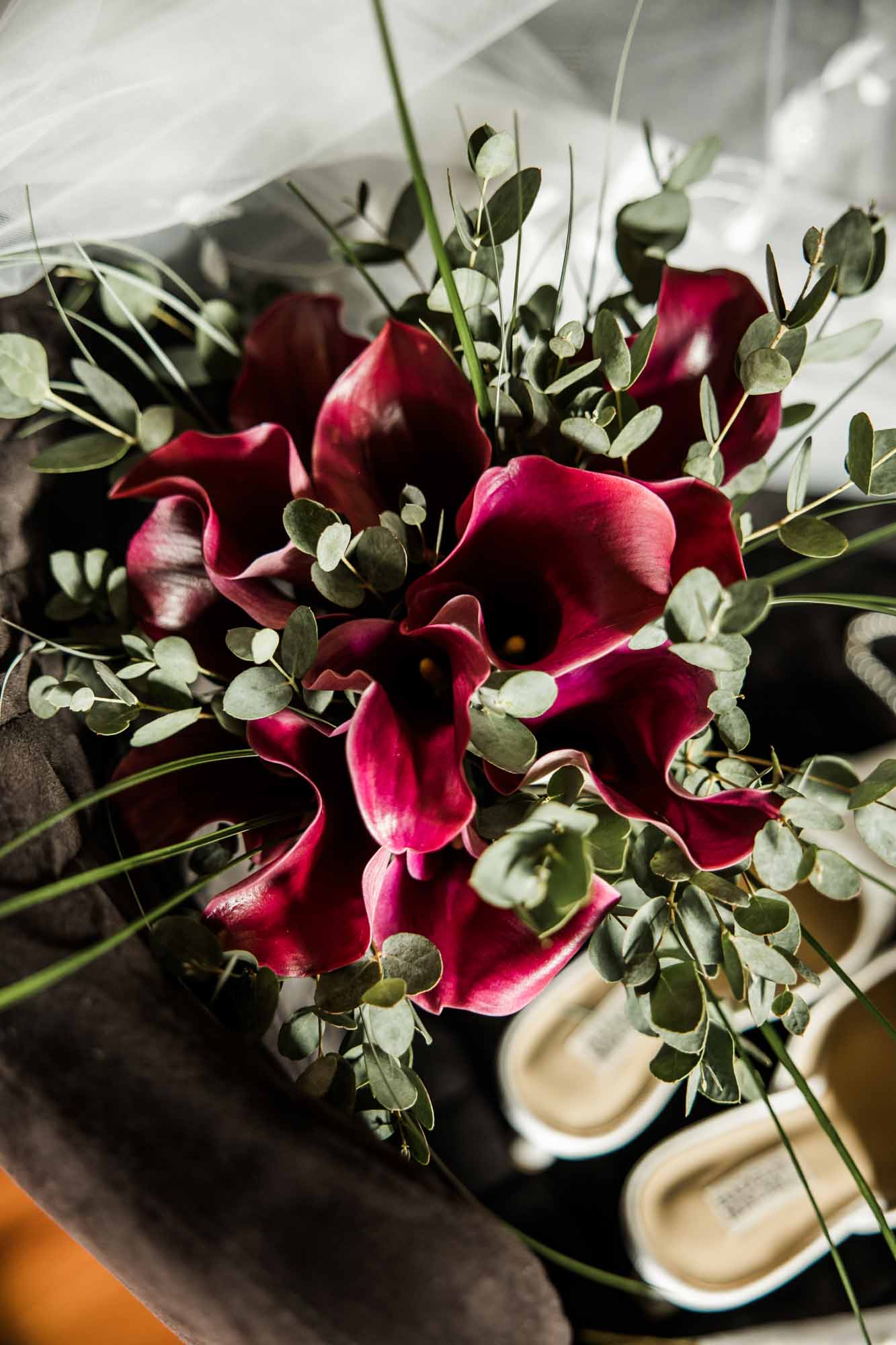 Calgary wedding photographer, bride getting ready on her wedding day, candid, documentary, storytelling photography