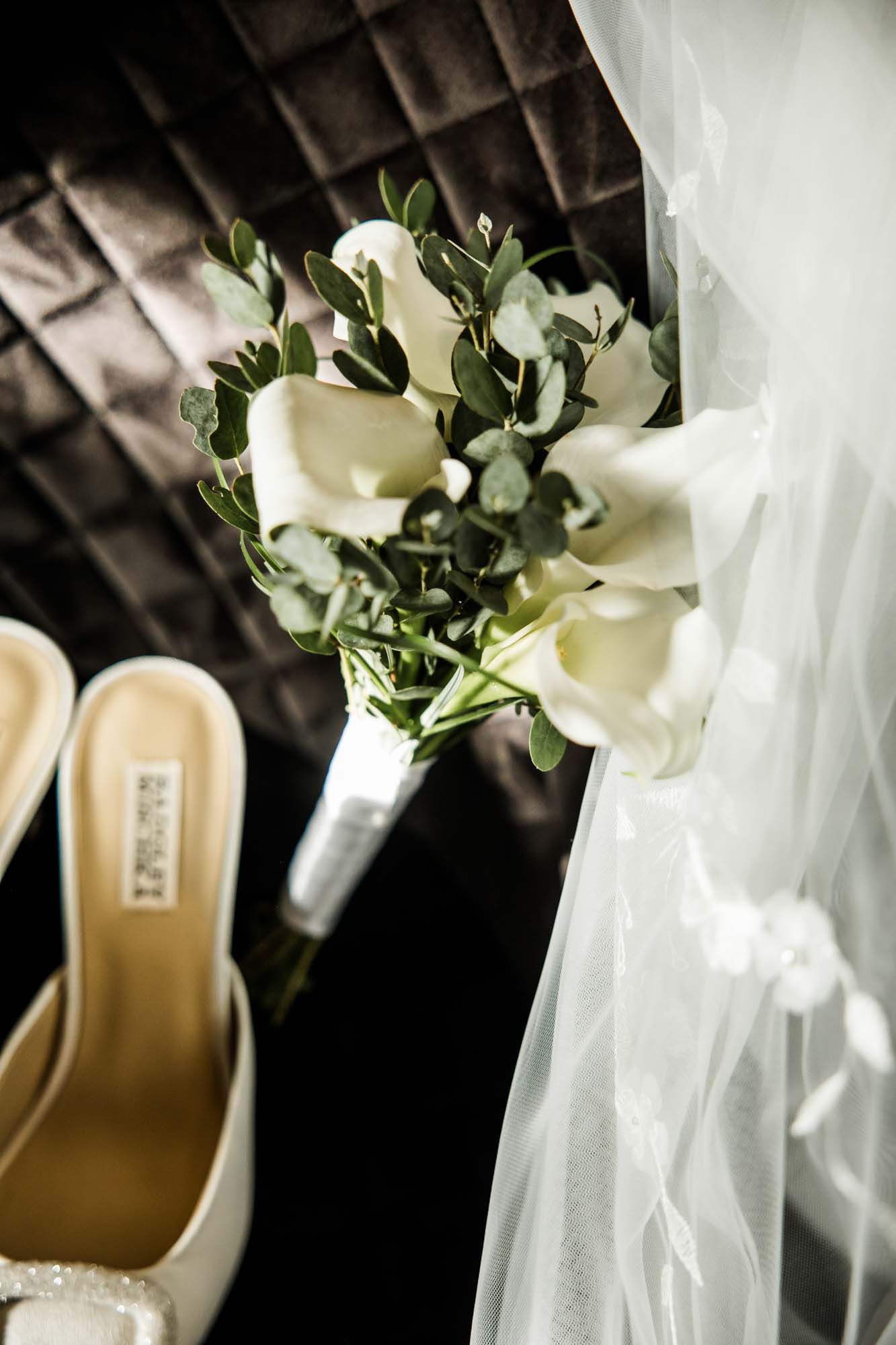 Calgary wedding photographer, bride getting ready on her wedding day, candid, documentary, storytelling photography